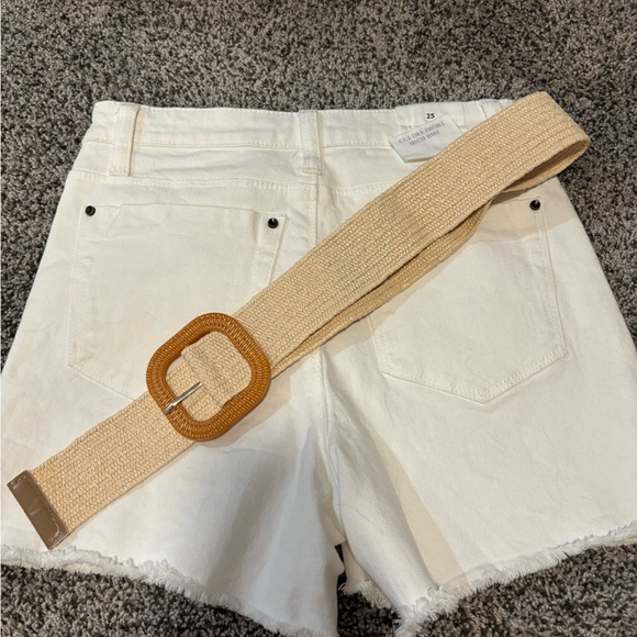 White Denim Shorts A Loves A Dillard’s Size 25 - Picture 5 of 5